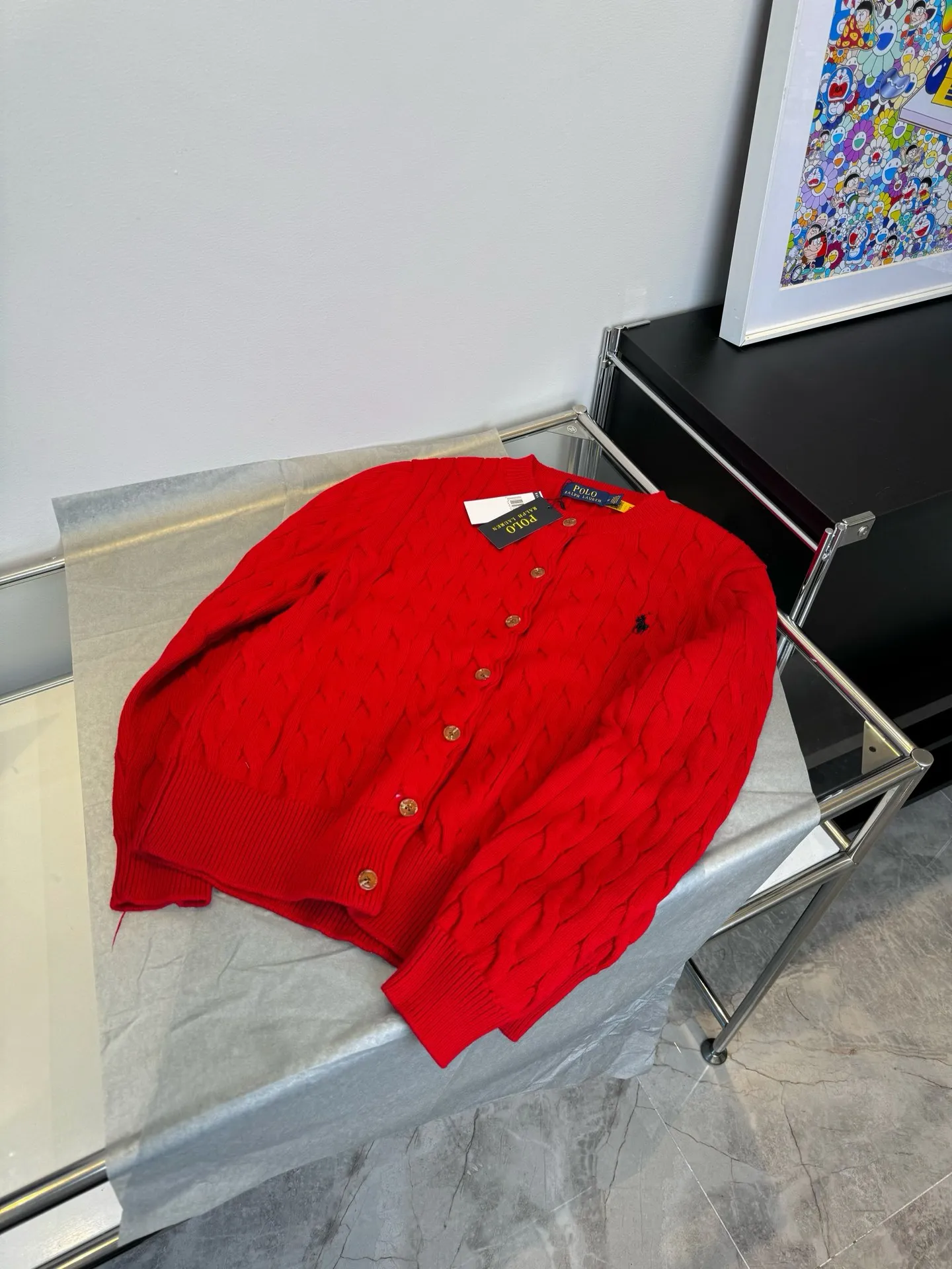 🅿️240 Style number: L05 (red) only xs s Ralph Lauren RL classic war horse logo embroidery on the chest cable pattern twist button round neck long sleeves buttoned knitted sweater cardigan jacket Color: SIZE: XS S M L Size reference # Length Bust Shoulder width 43.5 L 64 52 45 I will always love sweet girls. Soft and glutinous🧶🫶The style is a very classic cable sweater. American retro college style. Perfect hand comfort. It is a must-have item for spring, autumn and winter wardrobes. It also looks good when layered as an inner layer in cold weather. High-density LOGO embroidery on the chest, original customization of tag accessories. Made of pure cotton yarn 🧶 blended with wool, pure cotton is skin-friendly and comfortable, small label war horse embroidered twist turtleneck sweater 🐎 high quality. Follow the blogger to learn how to wear it! Let’s get a Ralph Lauren cable sweater. It’s a super hard-to-find series after it became popular. It’s hard to find one on the official website. It’s simple and practical to wear, with a lazy and loose feel. The thickened fabric has a more texture, soft and delicate feel, and a loose fit. Whether worn alone or layered, you can wear different styles of fashion with just one piece. ⚠️Contains wool products🦙 Pay attention to the washing method to avoid shrinkage